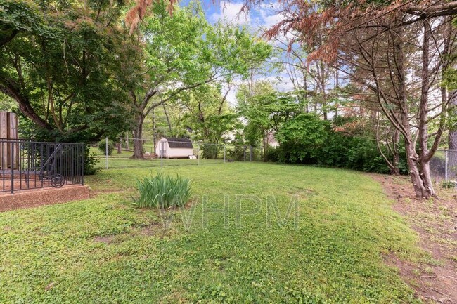 Building Photo - 258 Carriage Dr