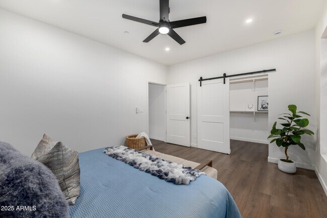 Building Photo - 12005 N Panorama Dr