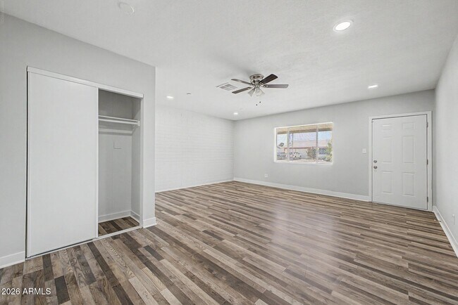 Building Photo - 6536 W Turney Ave