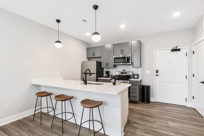 Building Photo - FFH Short Term Rental