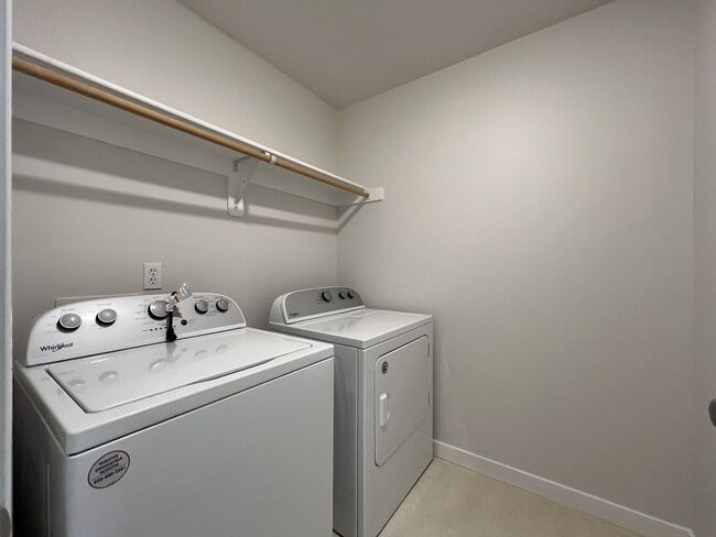 Building Photo - Beautifully Updated Bethany Townhome with Private Backyard and Modern Finishes