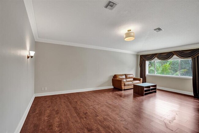 Building Photo - 10442 NW 60th Pl