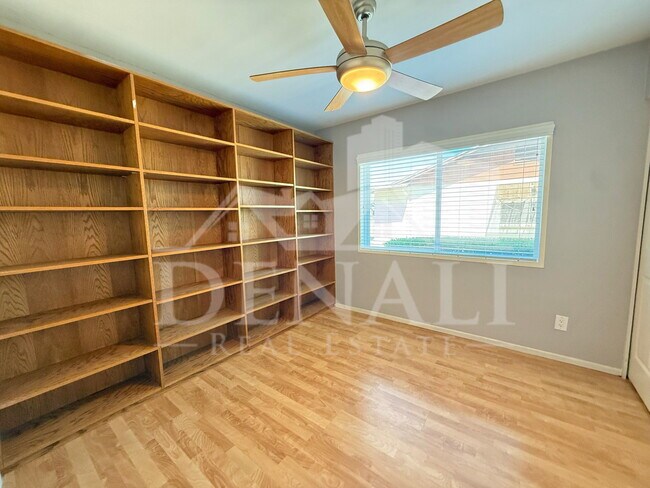Building Photo - 811 E Chilton Dr