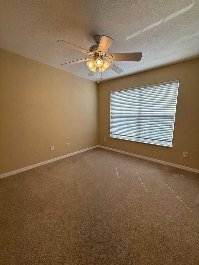 Building Photo - 3/2.5 townhome in Sanford! AVAILABLE MARCH 16th!