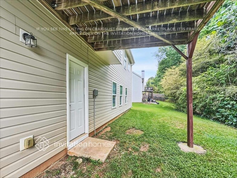 Building Photo - 4730 Camelot Dr