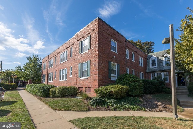 Building Photo - 1847 Wilson Blvd
