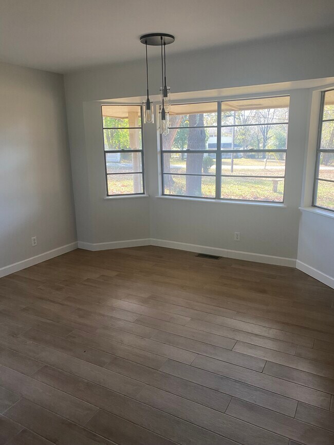 Building Photo - 471 W 67th St