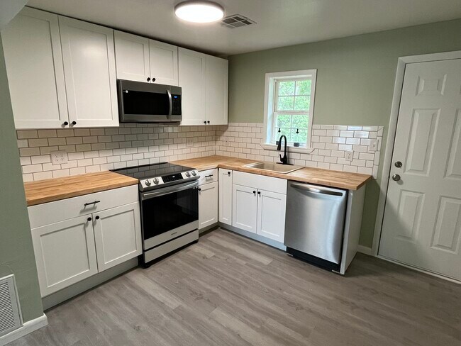Kitchen - 321 E Fillmore Ave