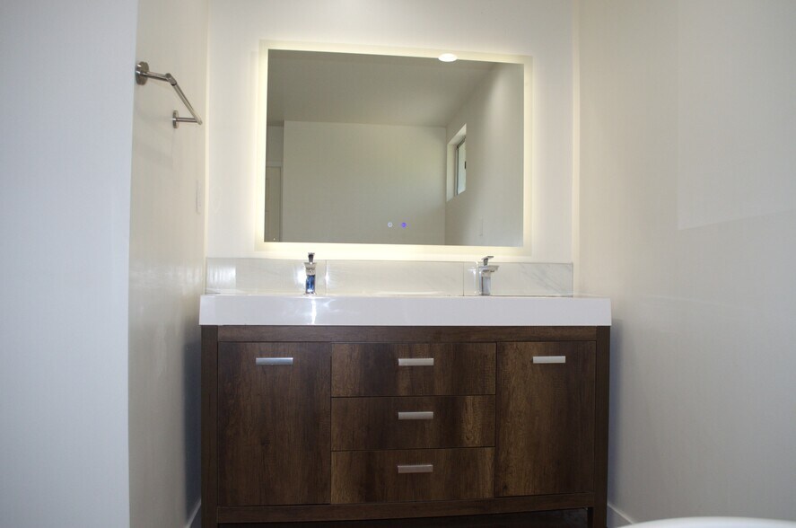 Building Photo - 22234 Miston Dr
