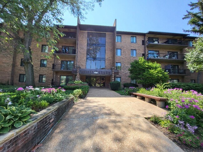 Building Photo - 7510 Farmingdale Dr