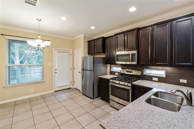 Building Photo - 13400 Briarwick Dr