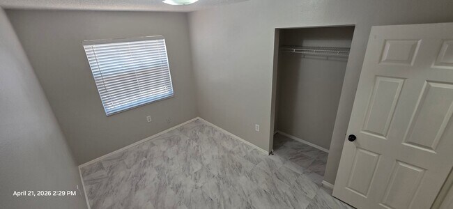 Building Photo - Charming 3BR/2BA Bradenton Home with Extra Storage & Parking