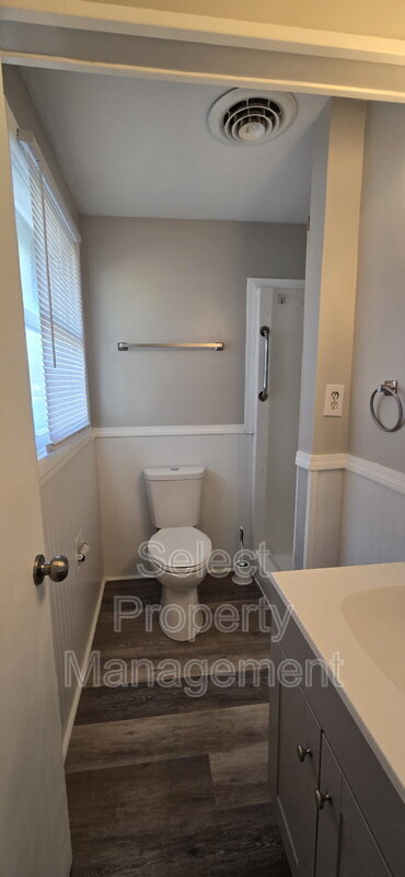 Building Photo - 3914 Maplecrest Rd