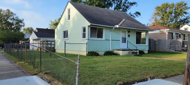 Building Photo - 17284 Ivanhoe St