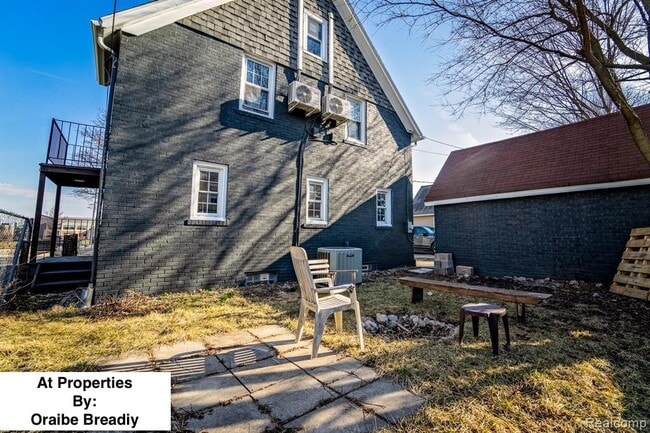 Building Photo - 959 Washtenaw Ave