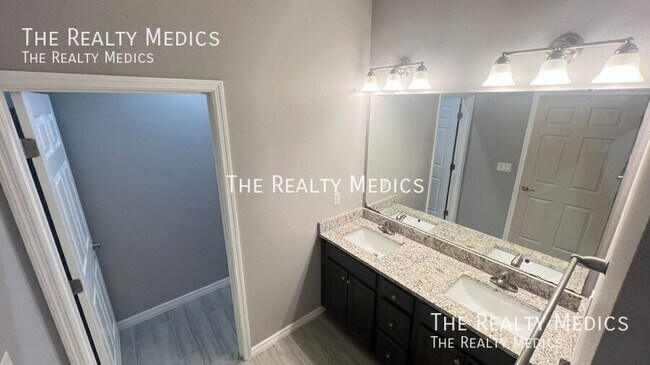 Building Photo - 2122 Sans Souci Ave SE