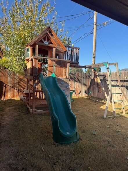 Building Photo - 403 Crenshaw Dr