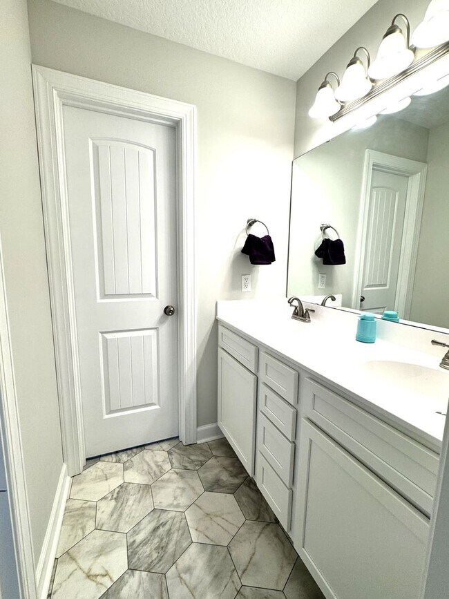 Building Photo - Beautiful Home! Convenient to Camp Lejeune!