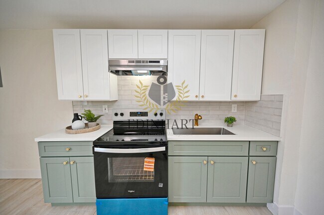 Building Photo - 1584 N Carruth Ave