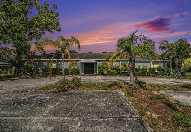 Primary Photo - 11911 Pine Forest Dr
