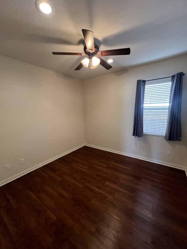 Building Photo - 42912 Beamer Ct