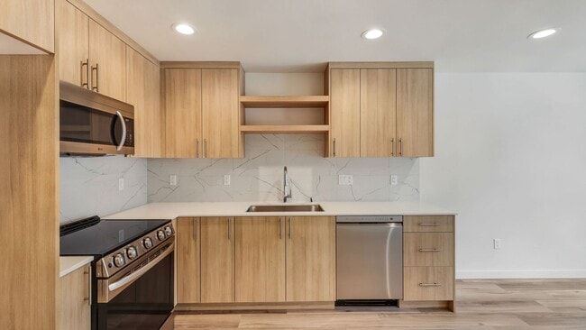 Building Photo - Modern Mount Baker Living