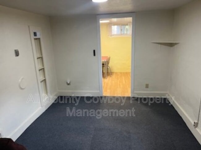 Building Photo - 557 1/2 N 8th St