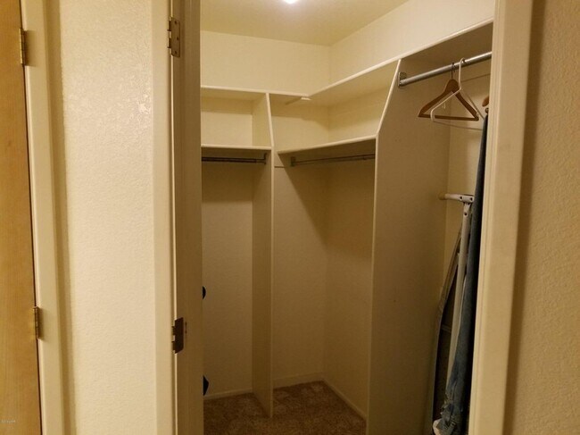 Building Photo - Furnished Condo Summer Rental