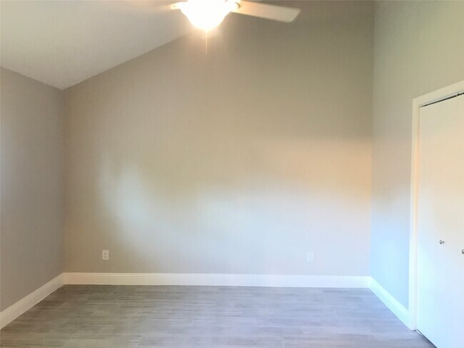 Building Photo - 9910 Stepney Green Dr