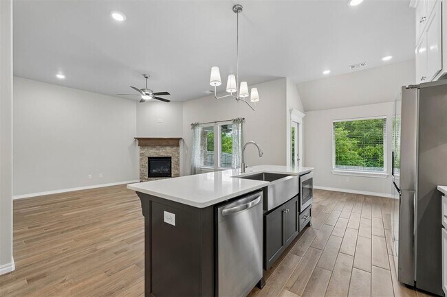 Building Photo - 16129 Villa Valeria Way