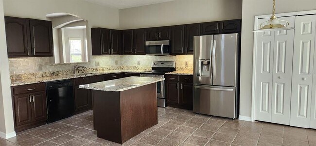 Building Photo - 8500 Palm Harbor Dr