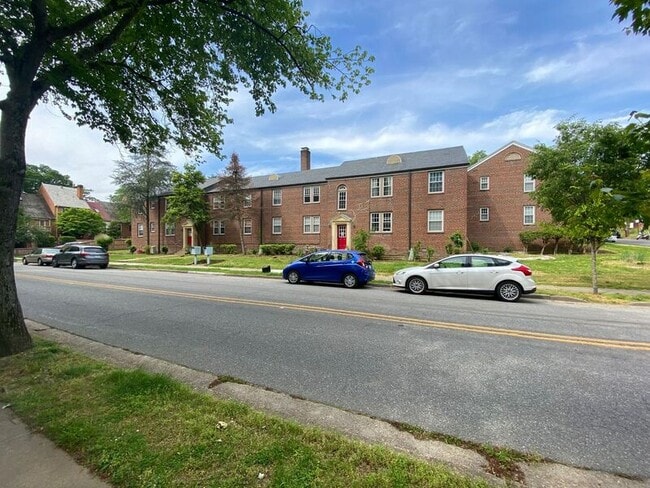 Building Photo - 1320-1324 Kenmore Ave