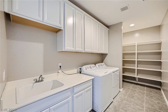 Building Photo - 12165 Edgehurst Ct