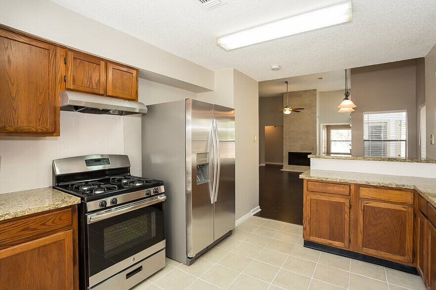 Building Photo - 24102 Scrivener Ln