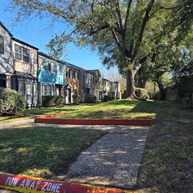 Building Photo - 8355 Nairn St