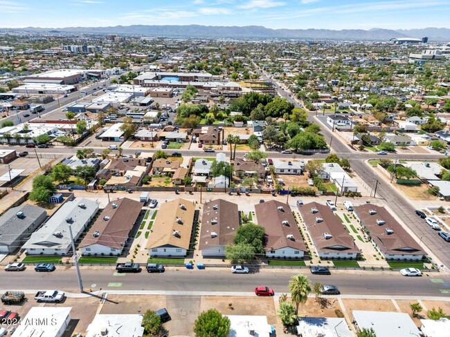 Building Photo - Coronado Area of Phoenix Remodeled 2 Bed 1...
