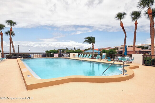 Building Photo - 300 Columbia Dr