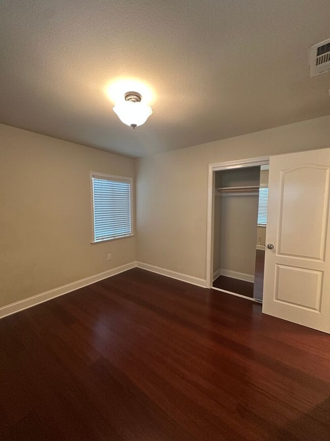 Building Photo - Gorgeous, 3 bedroom, 2.5 bath home, ready for move in