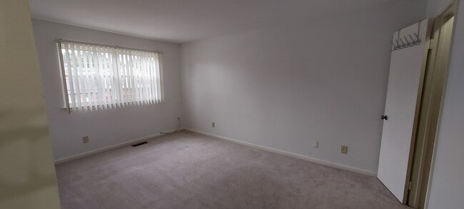 Building Photo - Great condo in great location