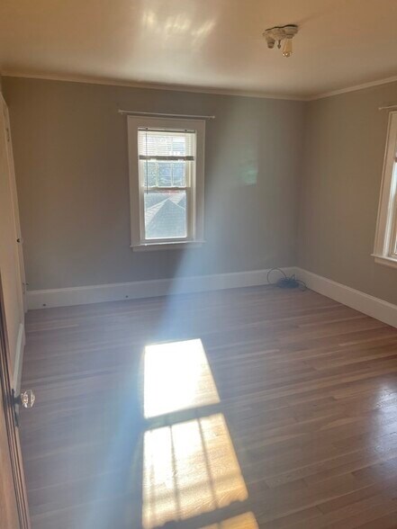 Building Photo - 4 Seagrave Rd