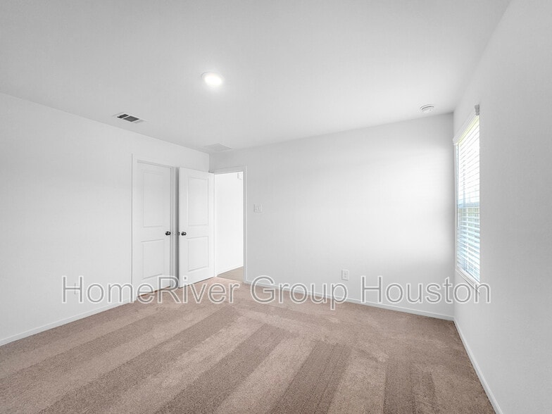 Building Photo - 16469 Blossom Grv Dr