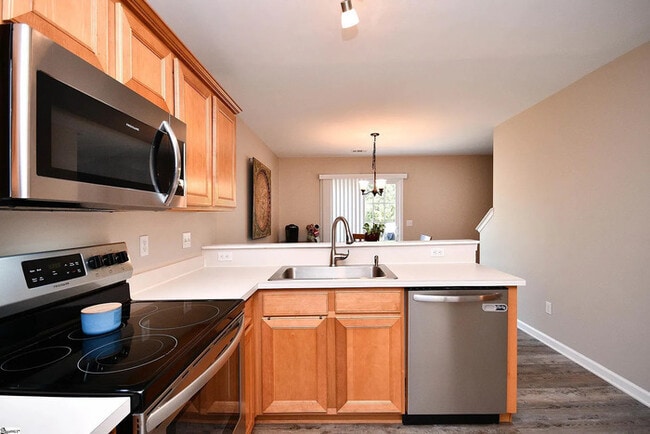 Building Photo - 3 Bedroom 2.5 Bathrooms