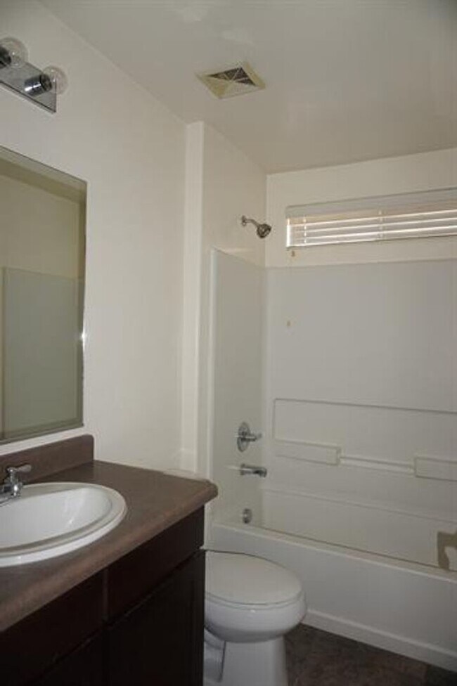 Building Photo - 4137 E Shadow Branch Dr