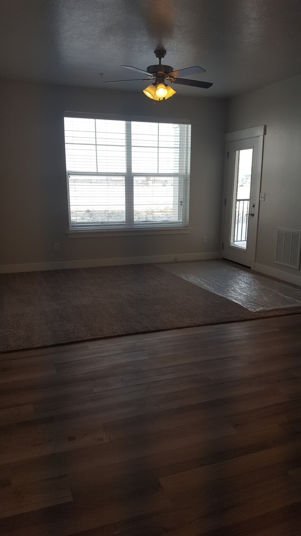 Building Photo - Beautiful 3 Bd, 2 Ba Condo with Garage Parking