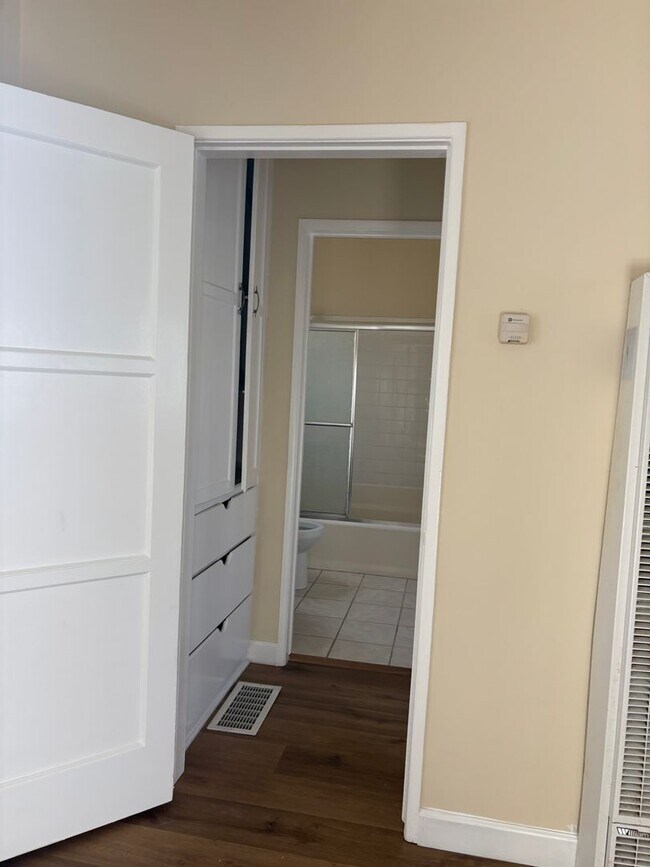 Building Photo - 9016 Reading Ave