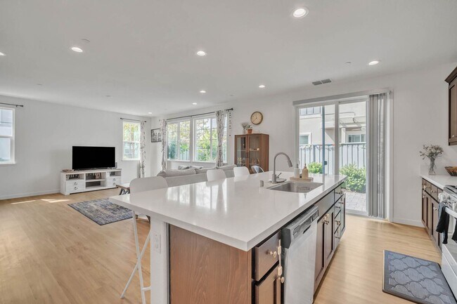 Building Photo - 2333 Aerostar Way