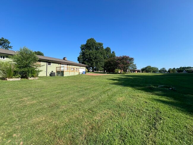 Building Photo - 11405 Cresthill Dr