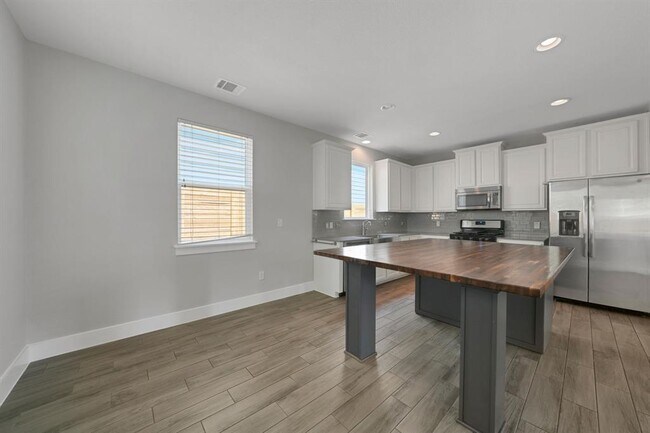 Building Photo - 7408 Brynner St