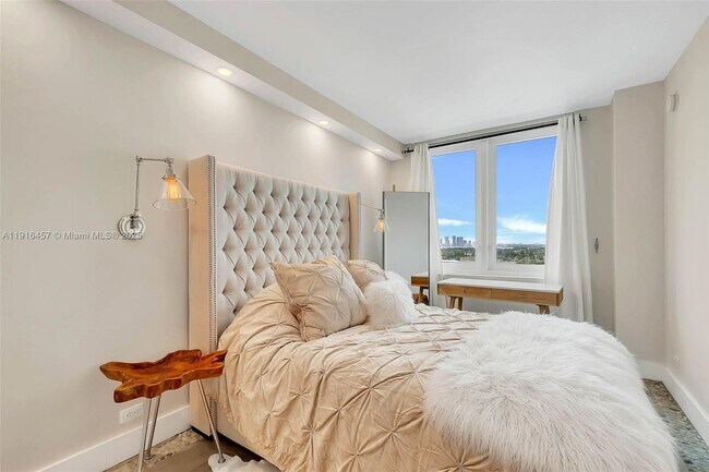 Building Photo - 2301 Collins Ave