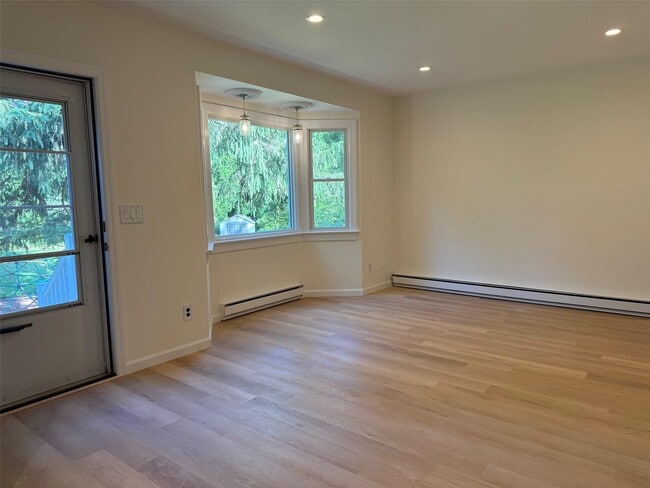 Building Photo - 106 Roe Ln